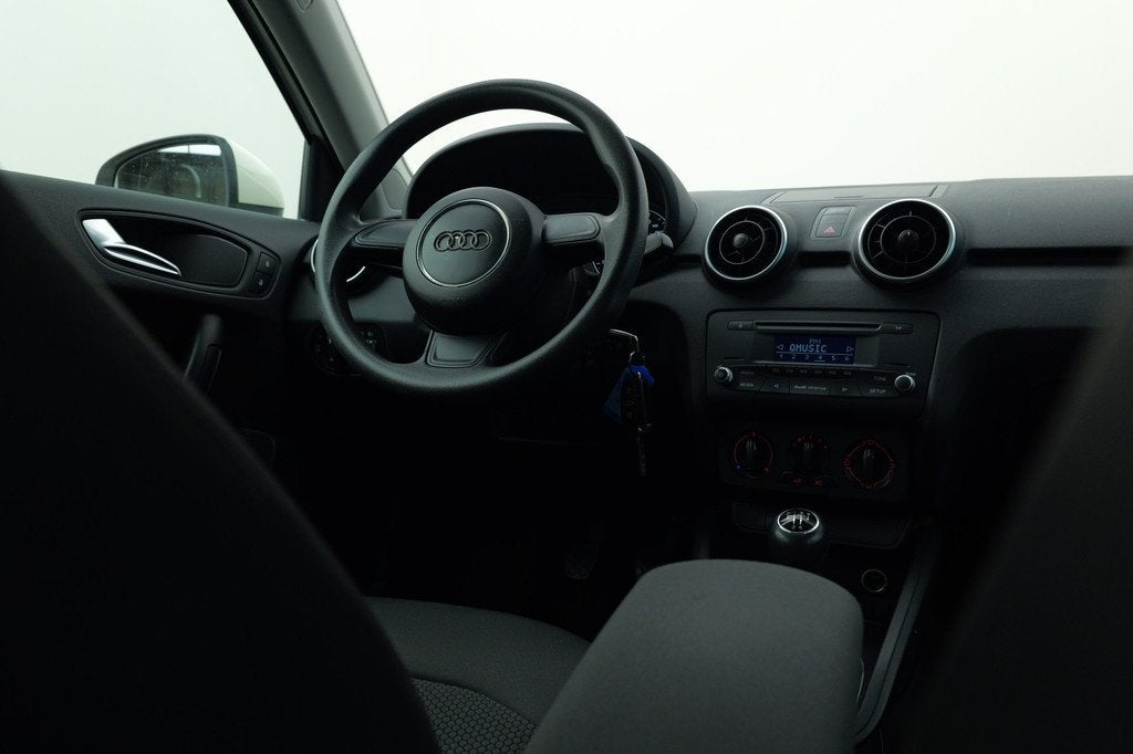 Audi A1 Sportback 1.2 TFSI Ambition | Nieuwe APK bij leverin, Voorwielaandrijving, Euro 5, Zwart, 4 cilinders