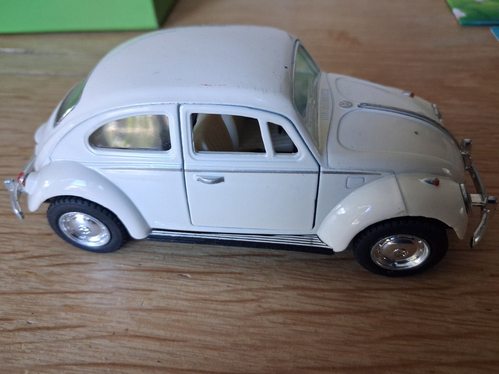 Volkswagen Kever (1967) schaalmodel - Wit, Hobby en Vrije tijd, Ophalen of Verzenden, Gebruikt, Auto, Overige merken