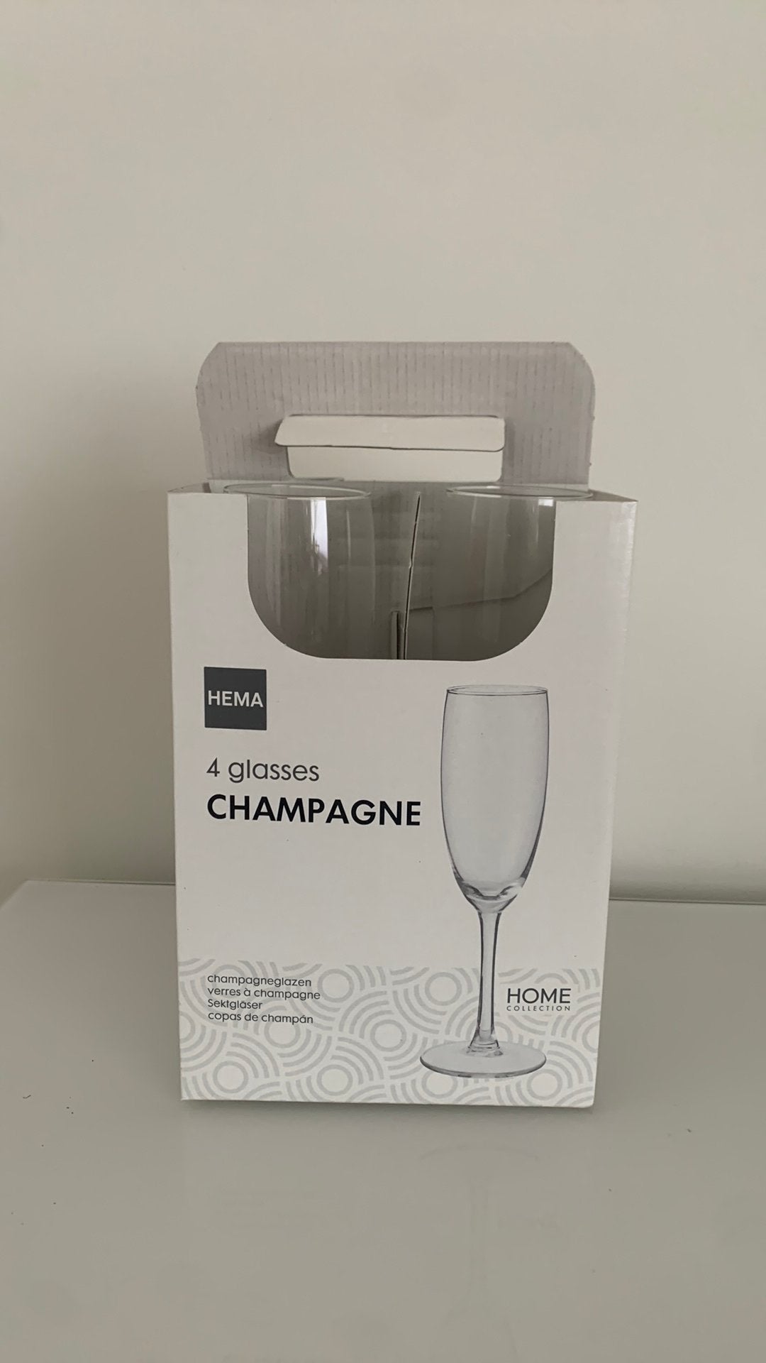 Vier champagneglazen, 1x gebruikt, Ophalen, Zo goed als nieuw
