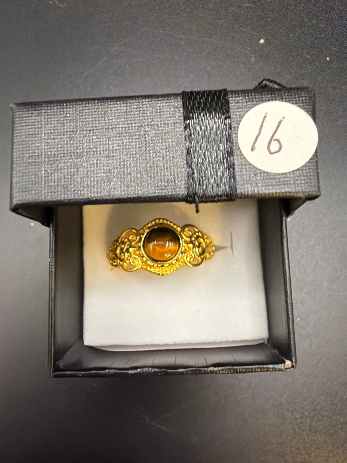 Ring van verguld messing met tijgeroog edelsteen, Ophalen of Verzenden, X, Met edelsteen, Dame