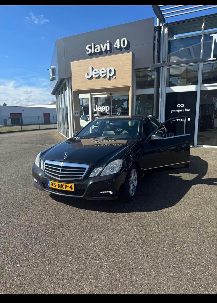 Mercedes-Benz E-Klasse 1.8 E200 CGI Sedan AUT 2009 Zwart, Auto's, Achterwielaandrijving, 4 cilinders, 1796 cc, Zwart