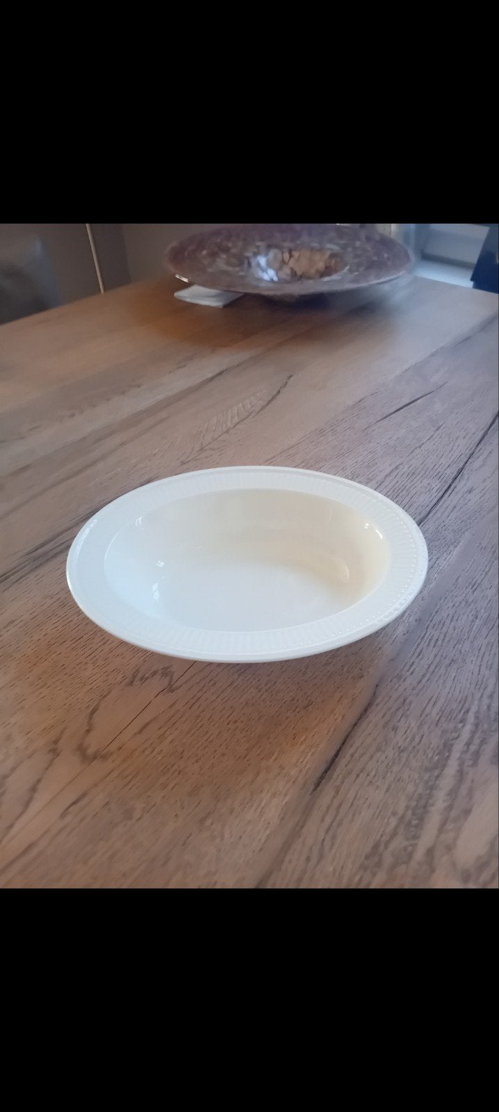 Wedgwood Edmee prachtige diepe ovale schaal 26cm, Ophalen of Verzenden, Zo goed als nieuw, Porselein, Schaal of Schalen