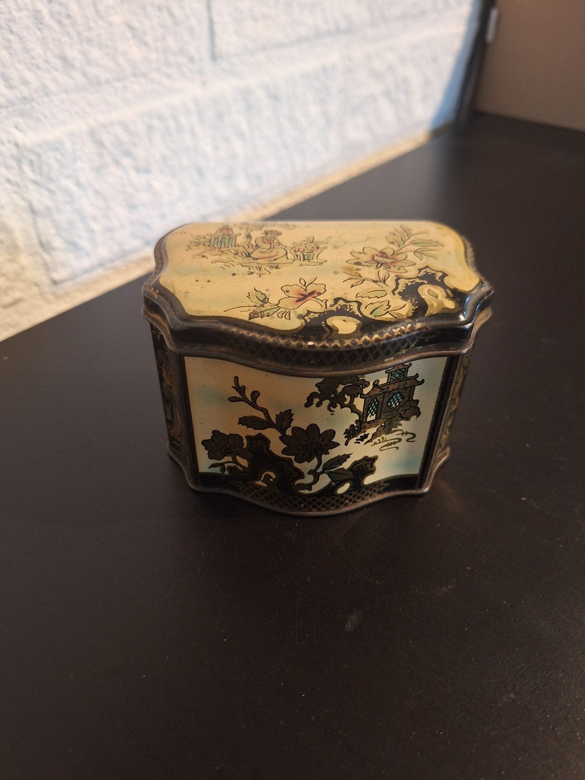 Antiek Chinees theeblikje met decoratieve scènes, Ophalen of Verzenden