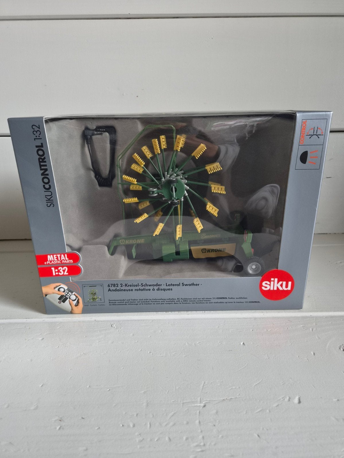 siku control 1:32 2-kreisel-schwader, Hobby en Vrije tijd, Ophalen of Verzenden, Zo goed als nieuw, Tractor of Landbouw, SIKU