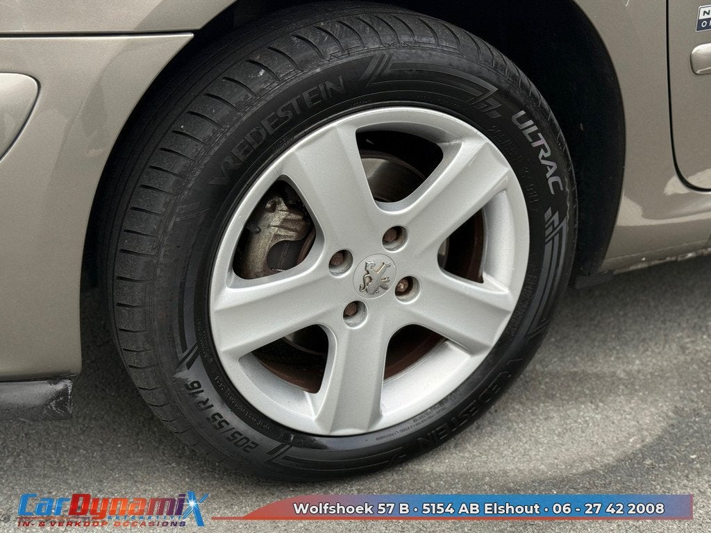 Peugeot 307 SW 2.0 16V Navtech | Automaat | Panoramadak | Ai, Gebruikt, 4 cilinders, 7 stoelen, Zilver of Grijs