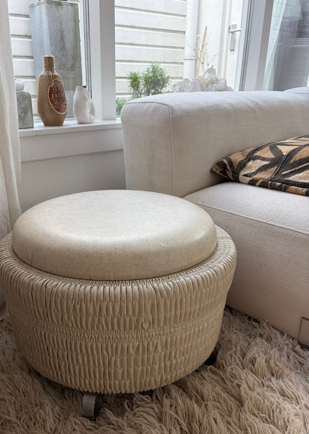 Vintage grote poef skai wit chroom, Ophalen, Zo goed als nieuw, Minder dan 50 cm, Kunststof