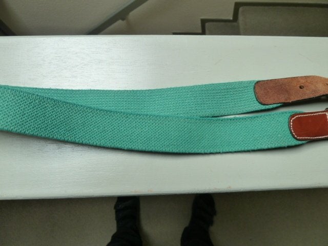 riem 90 -riem- groen- elastiek -leer-  3 cm, Kleding | Dames, 3 tot 5 cm, Verzenden, Tailleriem, Zo goed als nieuw