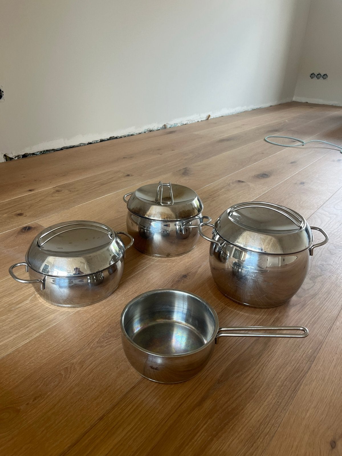 Fissler pannenset - 4 RVS pannen, Ophalen, Gebruikt, Met deksel, Pannenset