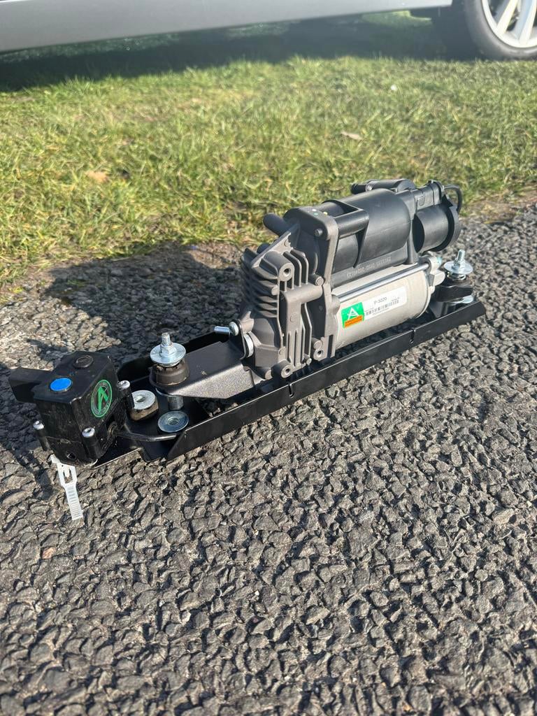Luchtcompressor luchtvering BMW E61 525i Touring (z.g.a.n.), Auto-onderdelen, Ophalen of Verzenden, Gebruikt, BMW