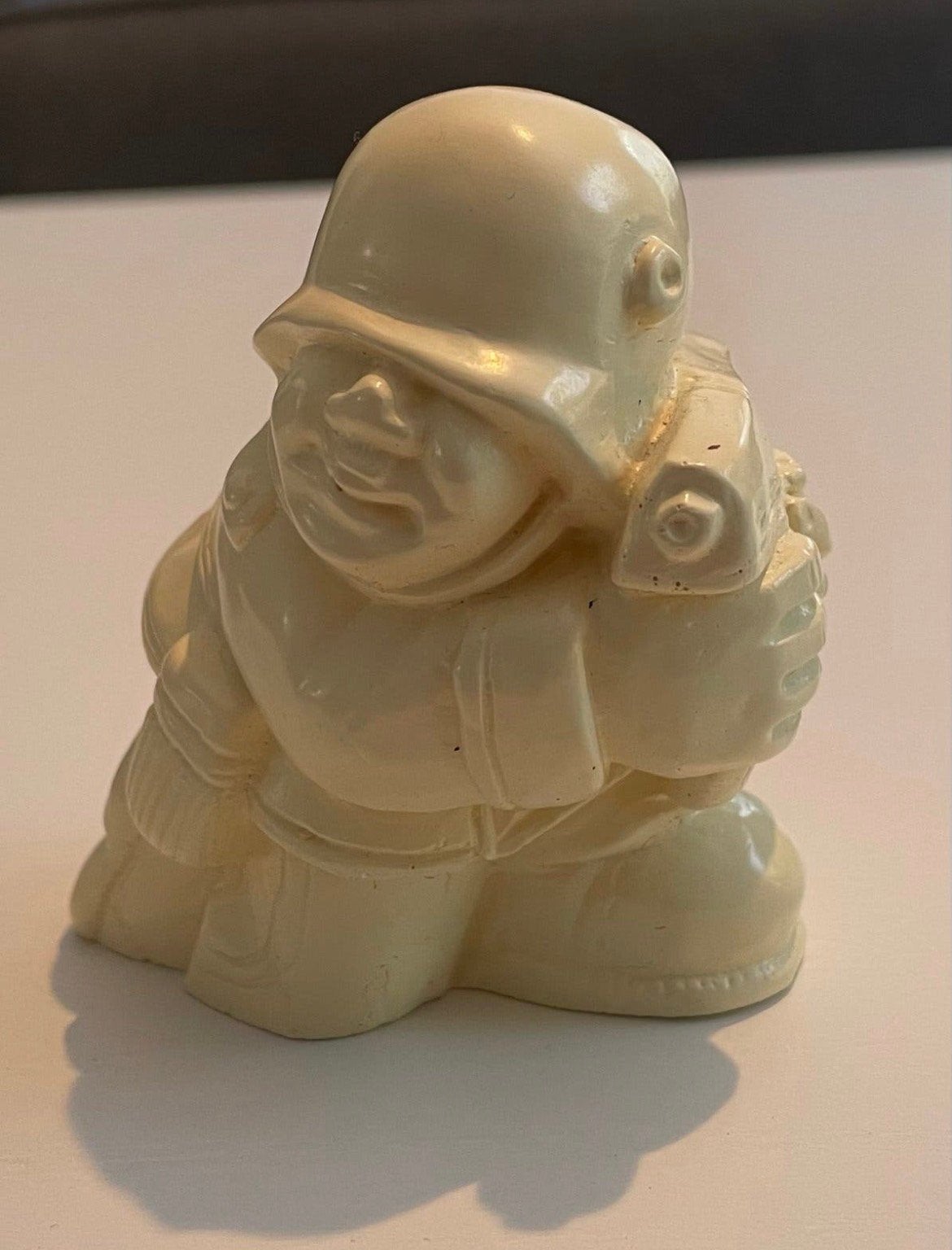 Zeldzaam Polystone Beeld “De Soldaat” BD Copyright Limited E, Ophalen of Verzenden, Landmacht, Kunstobject