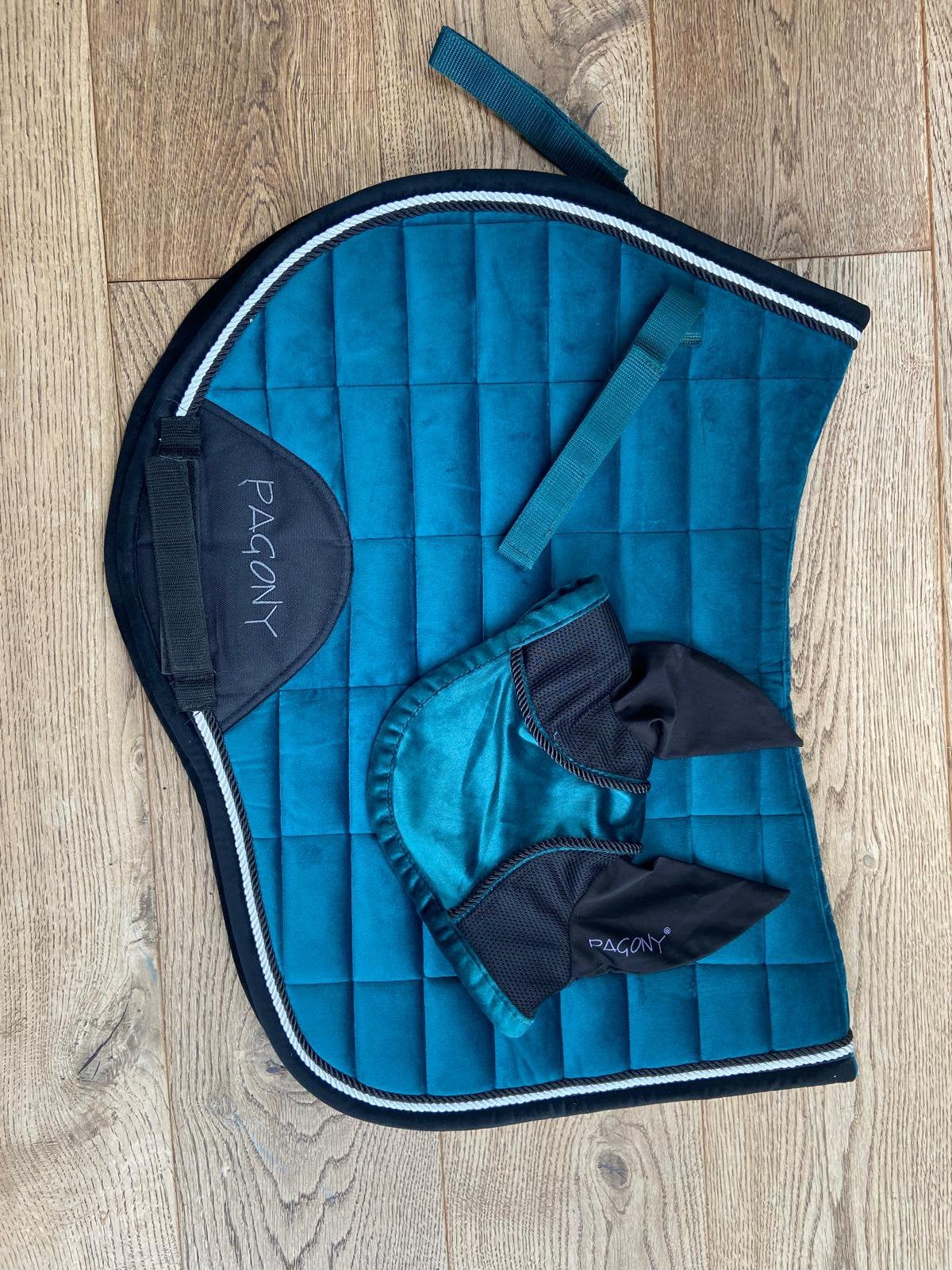Dekje en oornetje voor pony, fluweel turquoise Pagony, Ophalen of Verzenden, Zo goed als nieuw