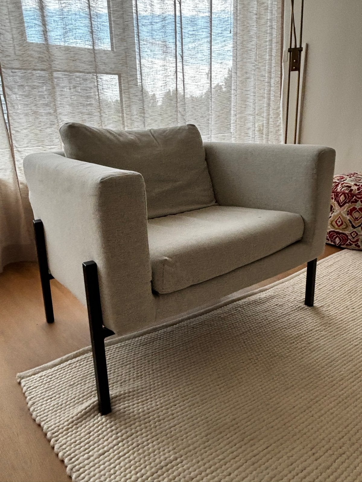 IKEA Koarp fauteuil - Comfortabel en stijlvol, Huis en Inrichting, Fauteuils, Ophalen, Zo goed als nieuw, Stof, 75 tot 100 cm