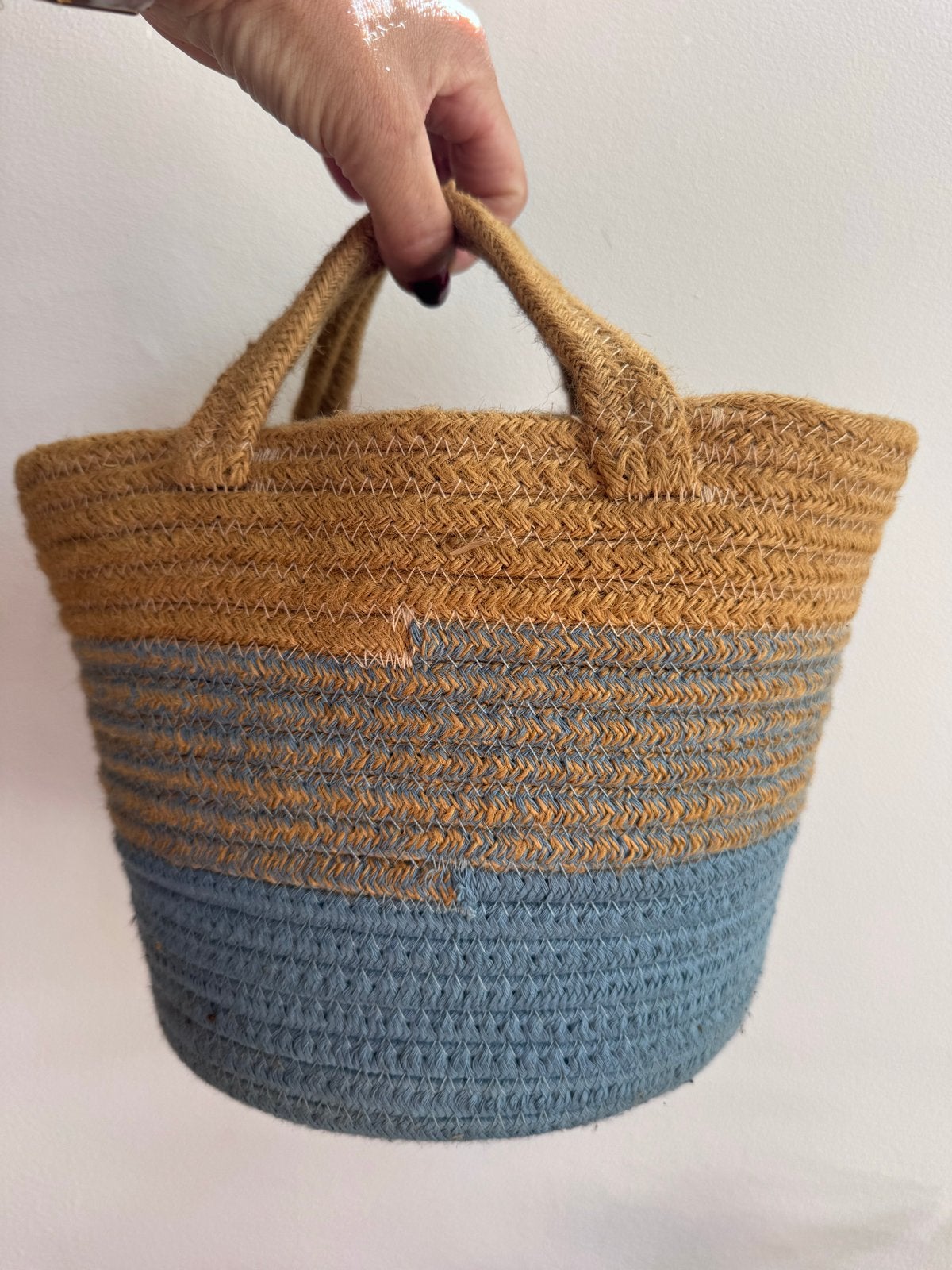 Grote rieten mand / plantenbak blauw en rotan, Huis en Inrichting, Gevlochten, Mand, Rond, Ophalen of Verzenden
