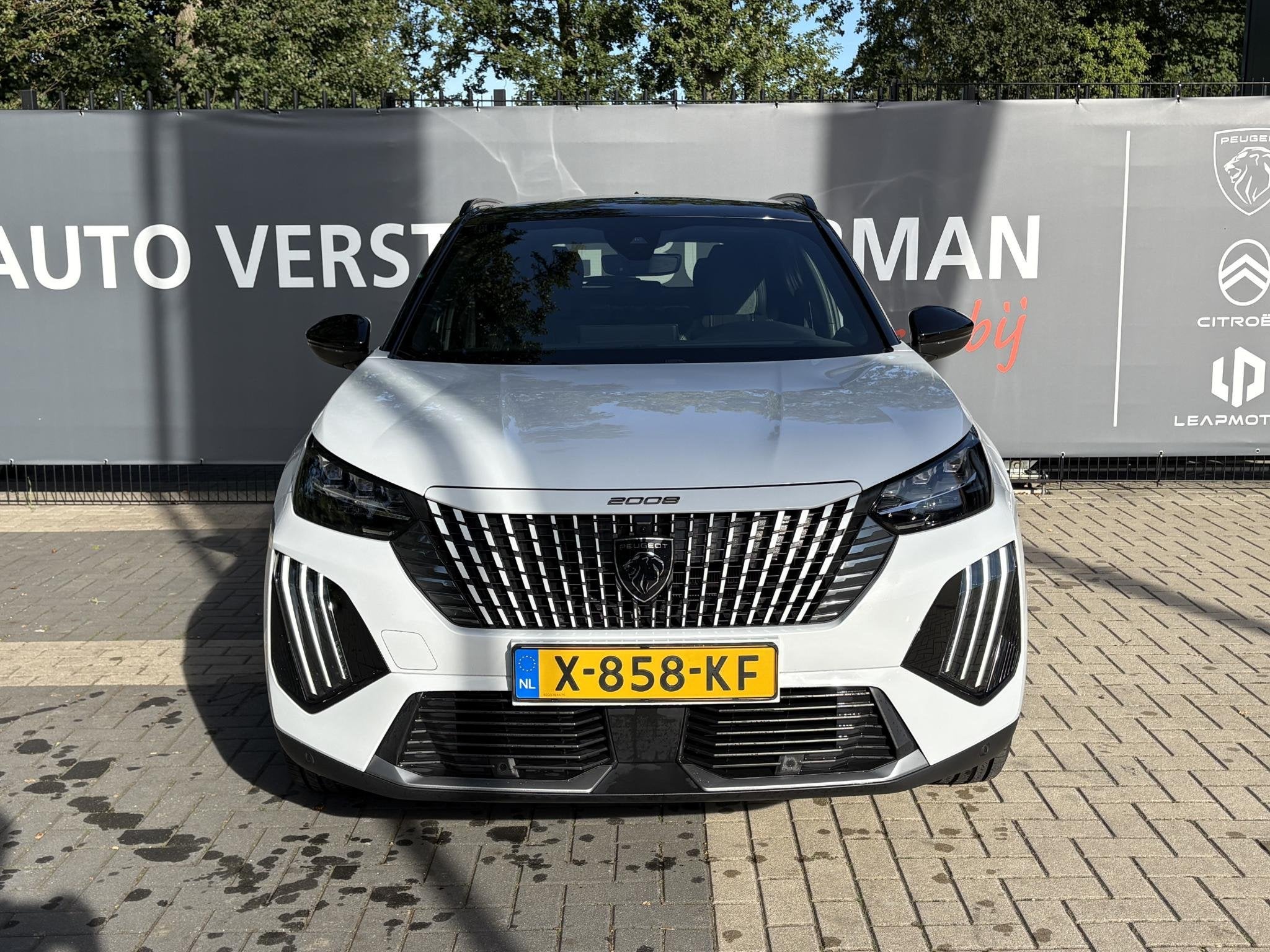 Peugeot e-2008 EV GT 54 kWh 156PK Navigatie, Achteruitrijcam, Auto's, 12 maanden, Gebruikt, 156 pk, Wit