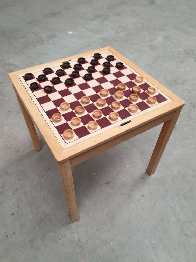 Schaak- en damtafel inclusief speelstukken, Ophalen, Gebruikt