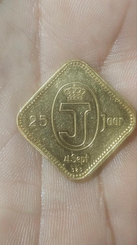 Gouden munt 1973 25 Jaar met diamantje, Ophalen of Verzenden
