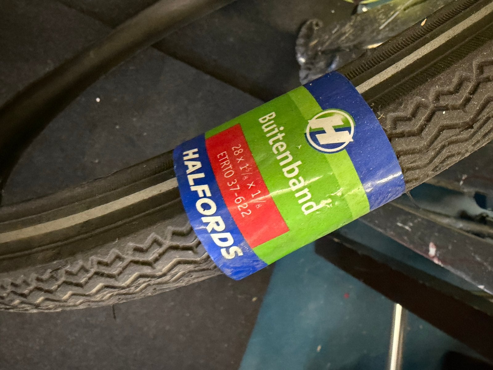 Halfords Buitenband 28 inch (ERTO 37-622), Ophalen, Band, Nieuw, Rubber