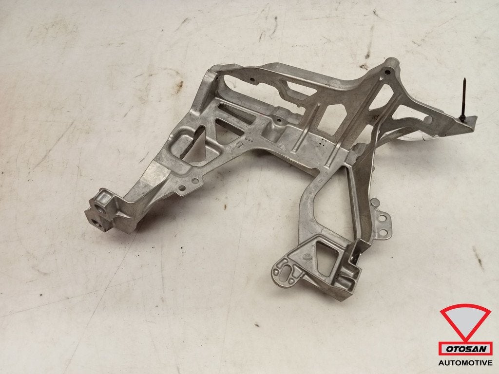 Mercedes C Klasse W205 Voorfront Steun Rechts A2056221600, Auto-onderdelen, Carrosserie en Plaatwerk, Mercedes-Benz, Rechts, Gebruikt