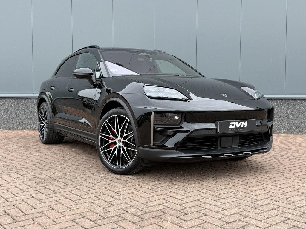 Porsche Macan Turbo 100 kWh PANO | TREKHAAK | 360, Auto's, Porsche, Automaat, Gebruikt, 591 km, Zwart