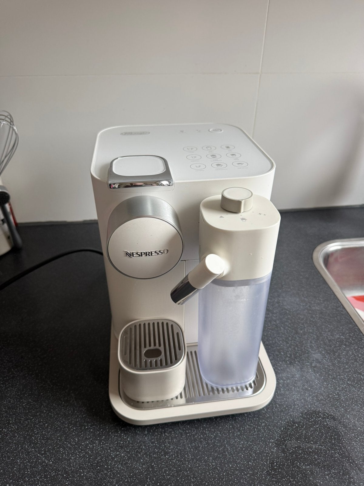 De Longhi Nespresso Gran Lattissima, Gebruikt, Ophalen of Verzenden, Combi, Koffiepads en cups