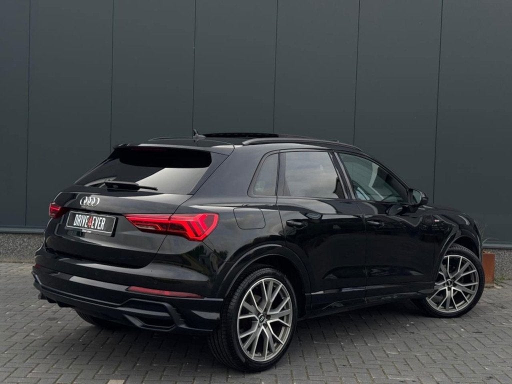 Audi Q3 35 TFSI | 3x S Line | Pano | Leder | Camera | Dodeho, Auto's, Audi, Zwart, 4 cilinders, Zwart, Bedrijf
