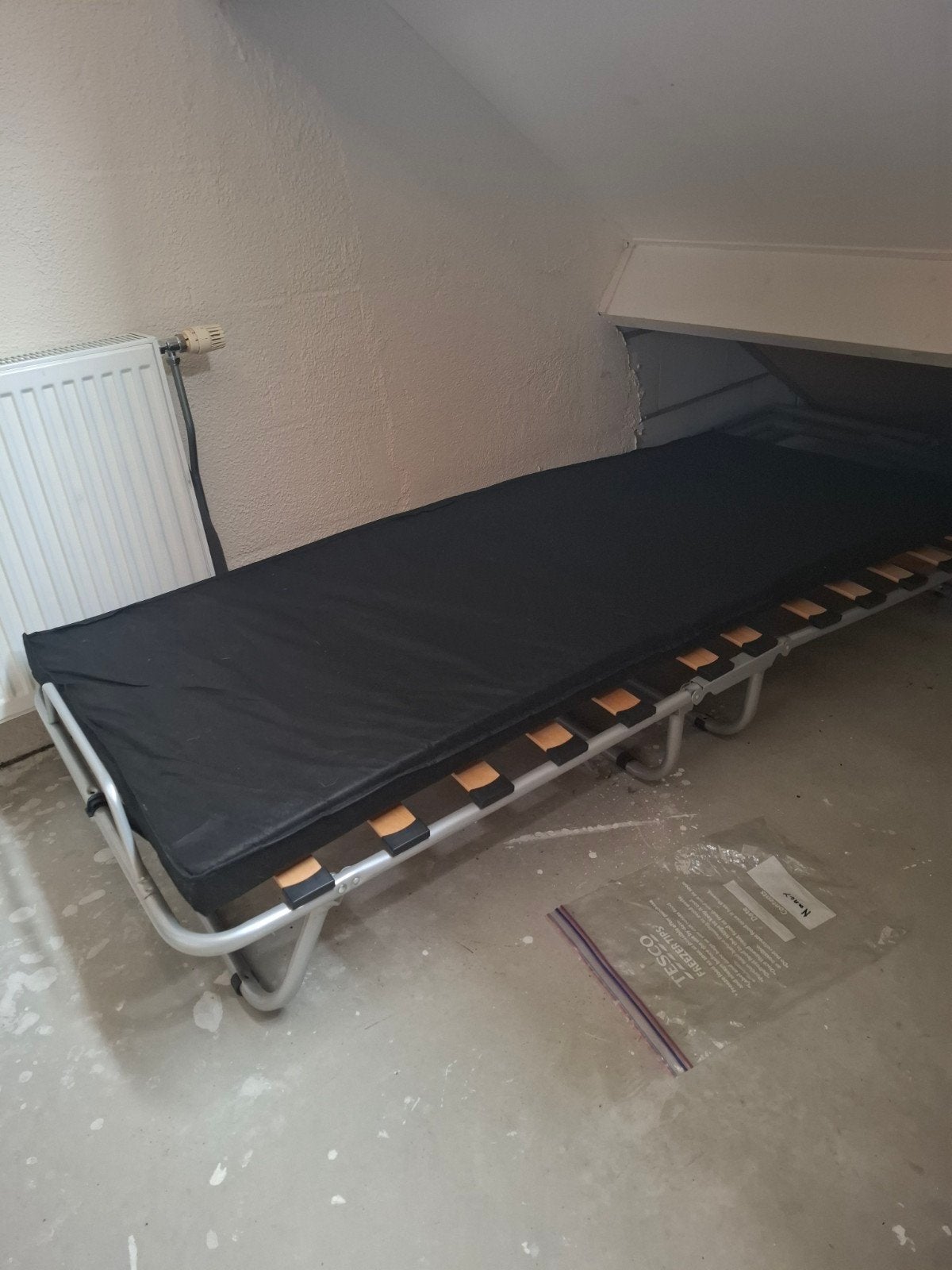 Logeerbed BAJLUM 80x190 grijs, opklapbaar, Ophalen, Gebruikt, Eenpersoons, 190 cm of minder