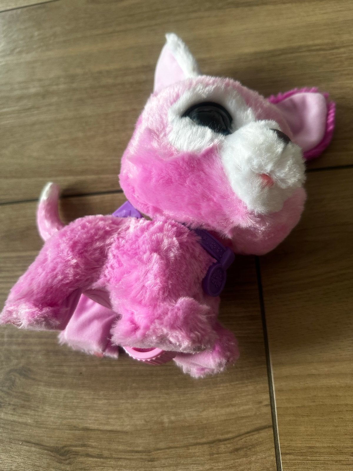 Roze interactieve hond knuffel met geluid en beweging, Kinderen en Baby's, Speelgoed | Knuffels en Pluche, Gebruikt, Met geluid