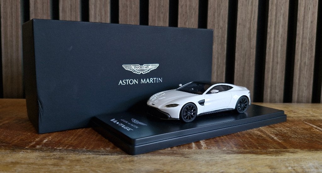 Aston Martin Vantage (TSM), Hobby en Vrije tijd, Modelauto's | 1:43, Ophalen of Verzenden, Zo goed als nieuw, Auto, Overige merken