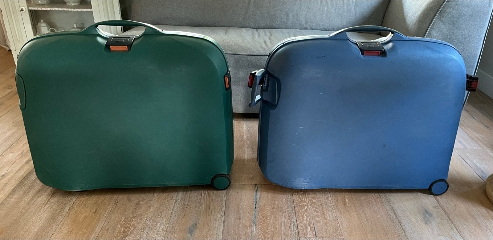 Twee Samsonite koffers op wieltjes met slot, Ophalen, Gebruikt, Hard kunststof, Slot