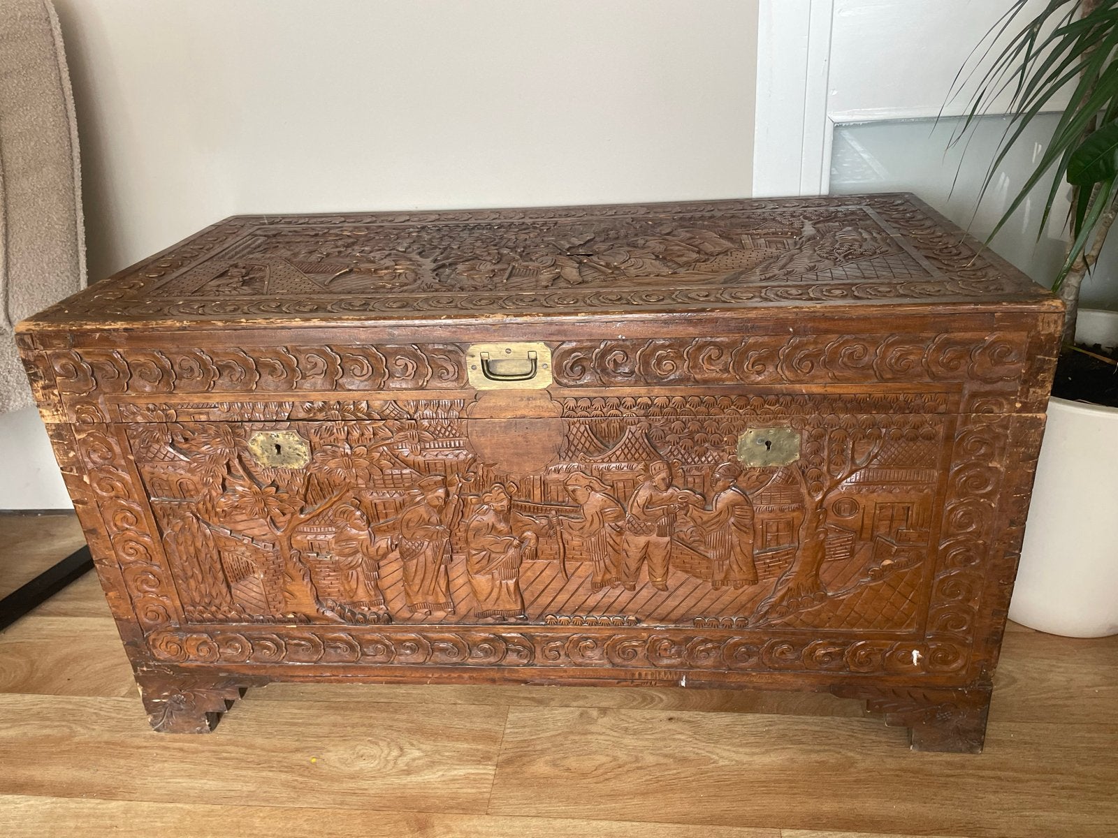 Antieke Chinese kist met houtsnijwerk, Antiek en Kunst, Ophalen