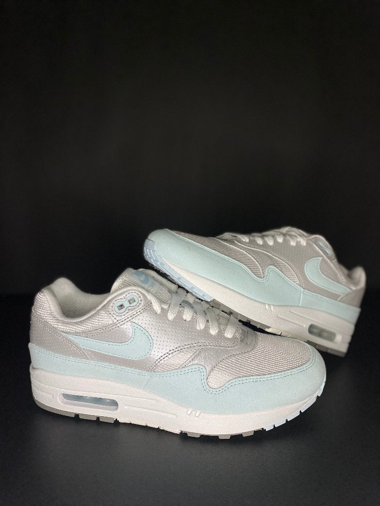 NIKE AIR MAX 1 ‘87 GLACIER BLUE - maat 40.5, Overige kleuren, Nike, Nieuw, Ophalen of Verzenden