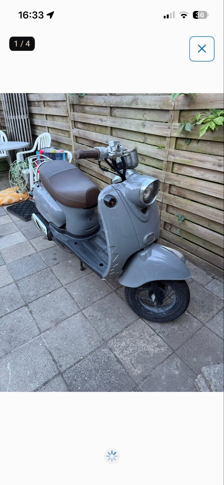 Grijze scooter, goed onderhouden, Ophalen of Verzenden, Gebruikt, Maximaal 45 km/u, Benzine