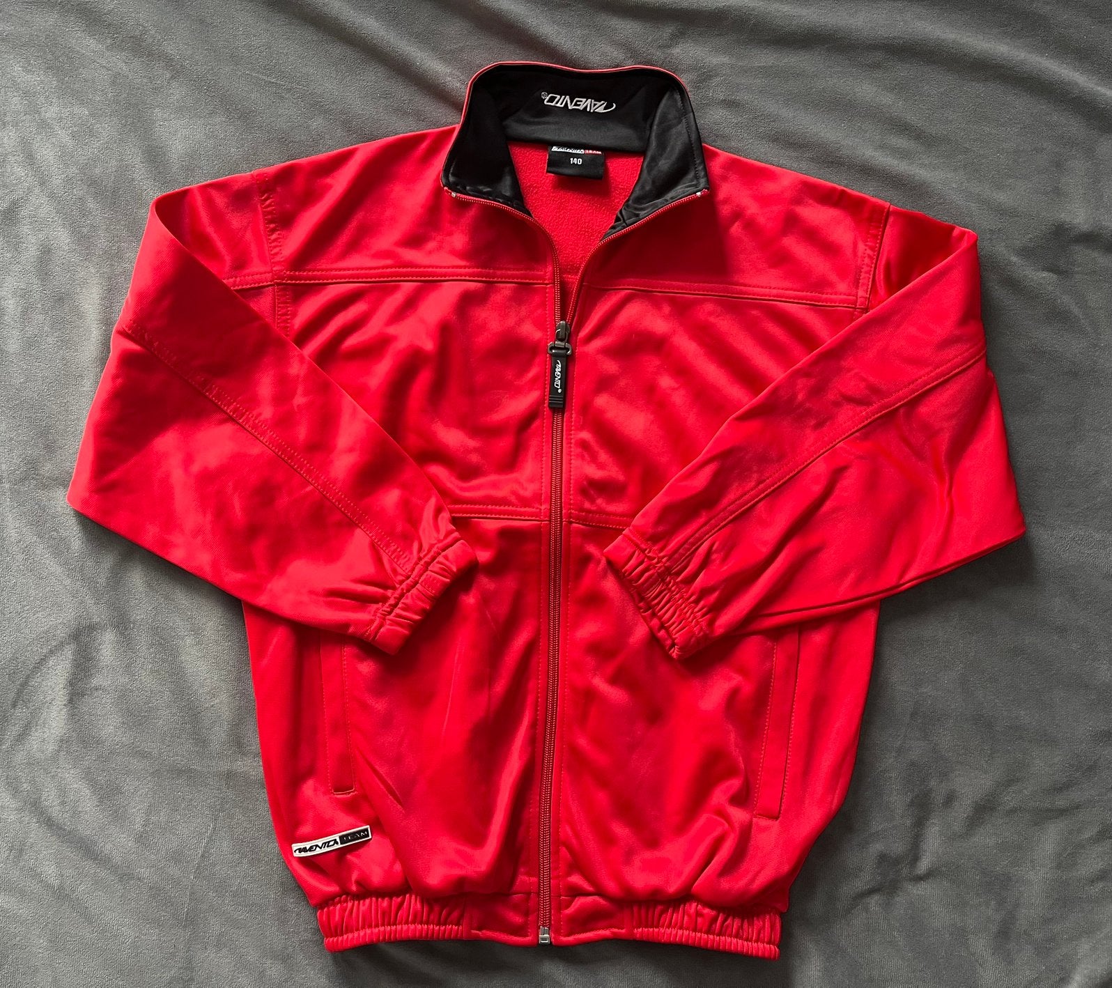 Avento – rood trainingsjack / trainingsjasje uniseks mt 140, Jongen of Meisje, Avento, Sport- of Zwemkleding, Ophalen of Verzenden