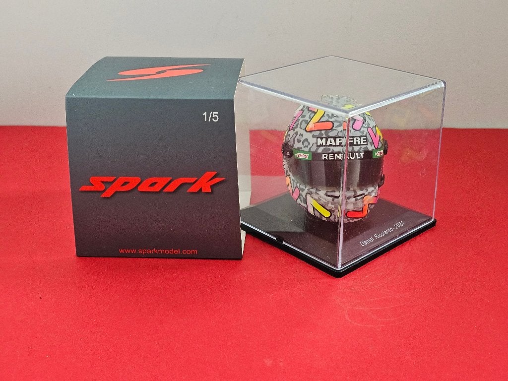 SALE: Helm 1:5, D. Ricciardo # 3 '20, "Honey Badger". SPARK., Ophalen of Verzenden, Zo goed als nieuw, Formule 1