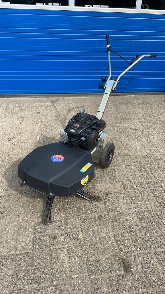 Kwern greenbuster pro 66 onkruidborstel, Tuin en Terras, Veegmachines, Ophalen, Kwern, Kwern denemarken, Zo goed als nieuw