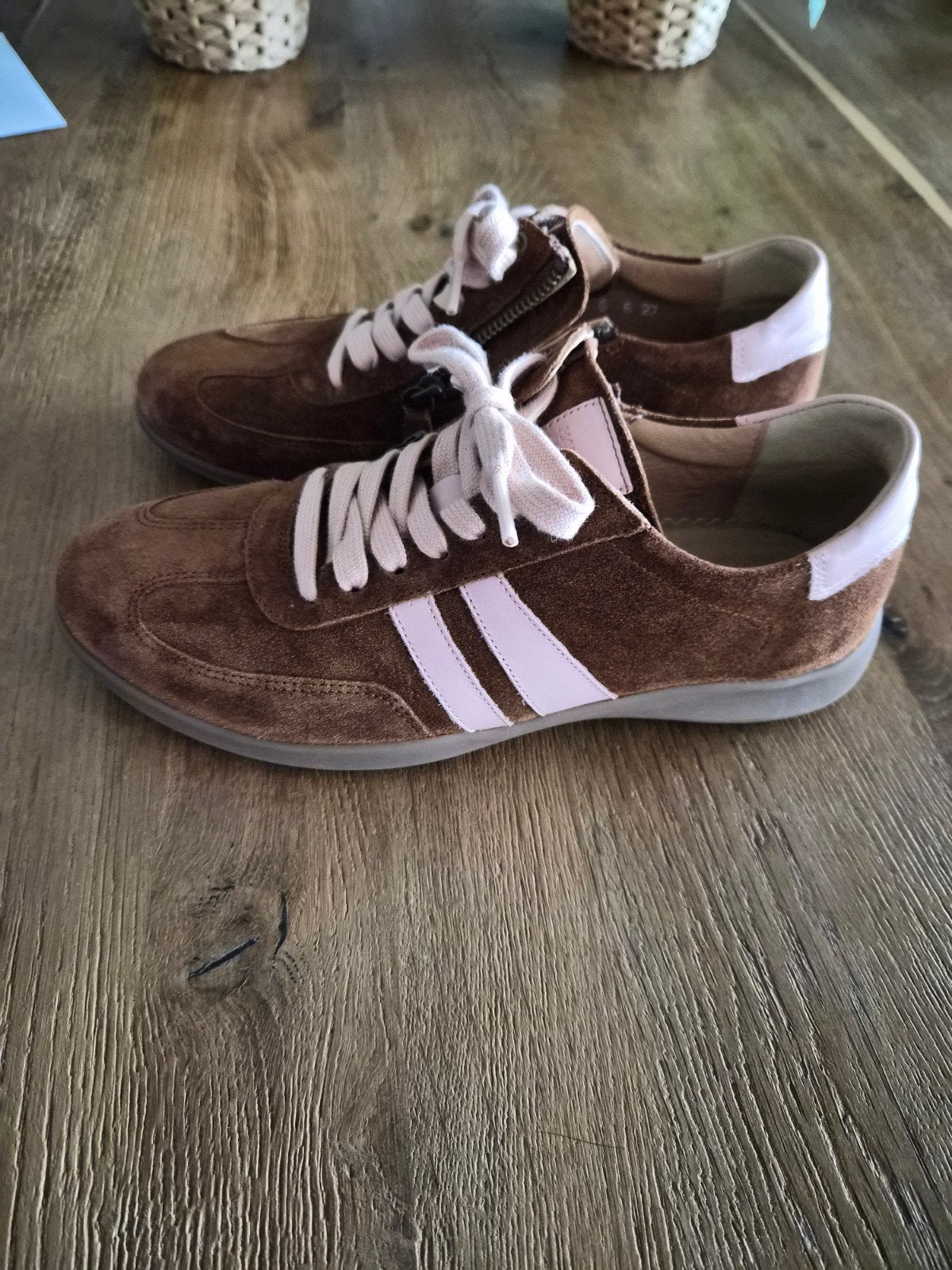 Hartjes sneakers bruin met roze accenten, maat 39, Bruin, Ophalen of Verzenden, Hartjes, Sneakers of Gympen