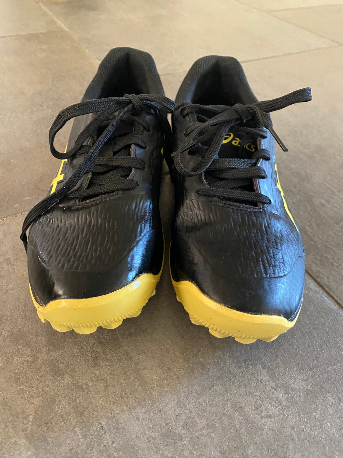Asics hockeyschoenen maat 37, Ophalen of Verzenden, Zo goed als nieuw, Schoenen