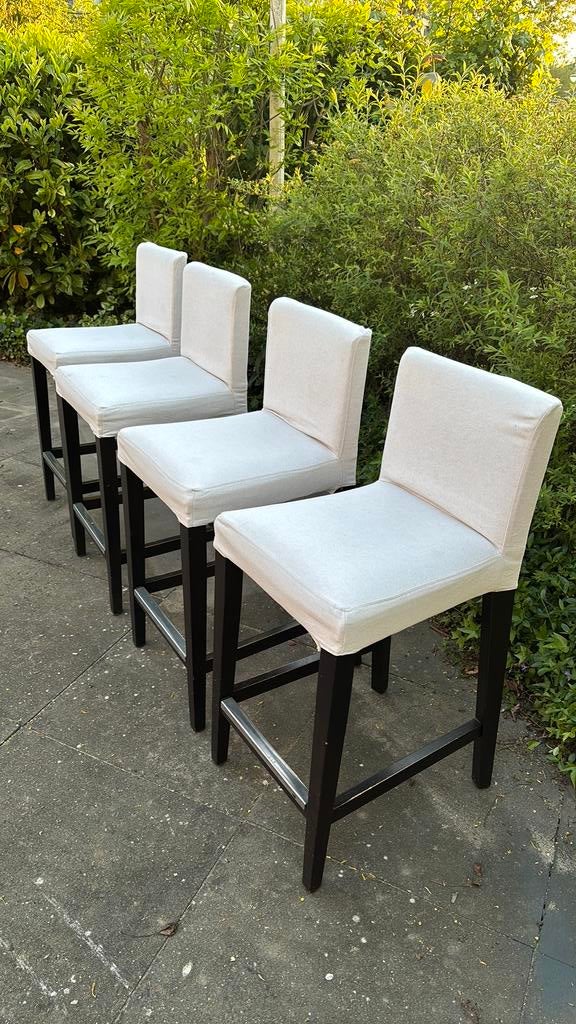 4 IKEA Bergmund barkrukken met rugleuning en losse hoezen, Gebruikt, Met voetsteun, Ophalen of Verzenden, 90 cm of meer