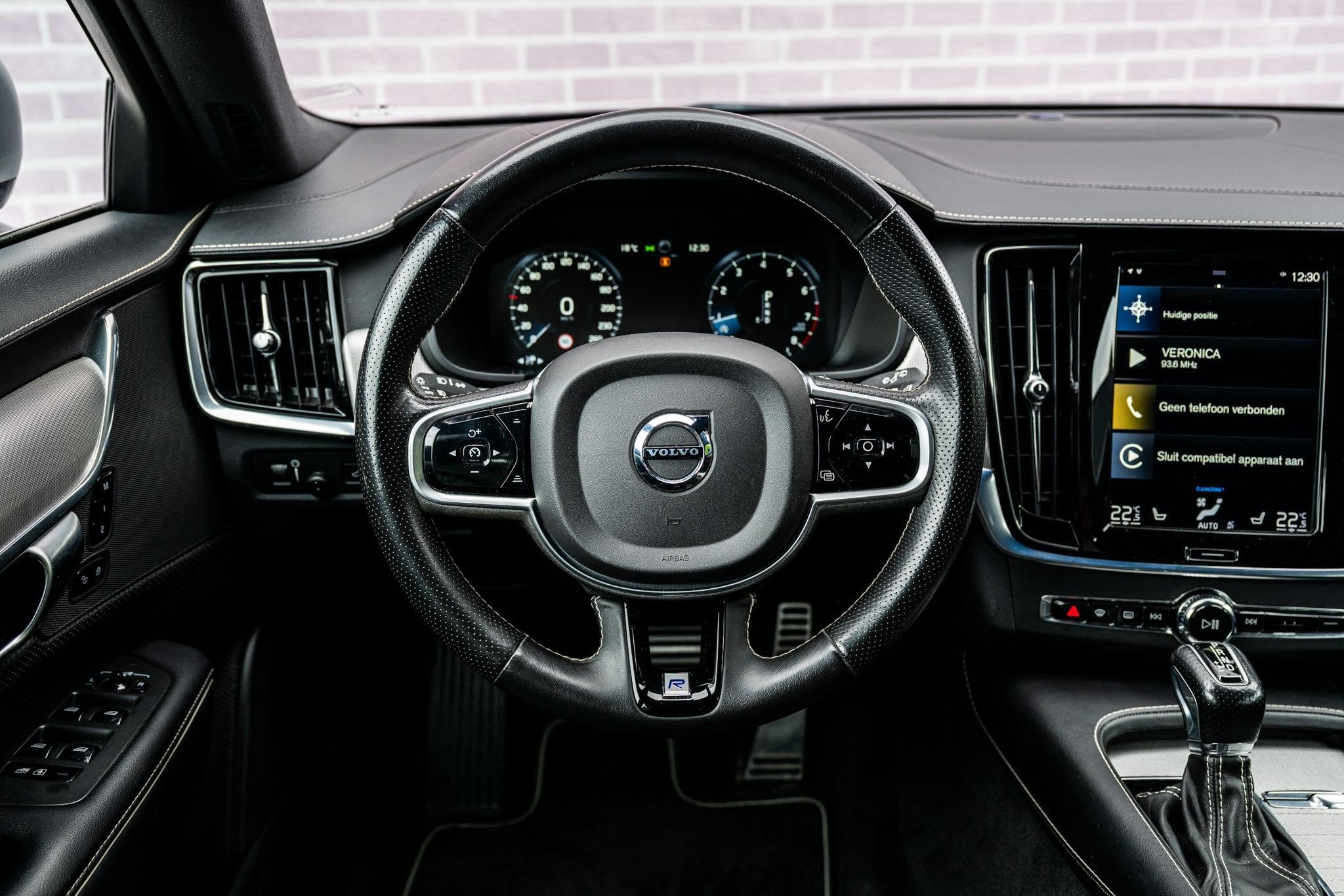 Volvo V90 2.0 T4 R-Design | Achteruitrijcamera | Parkeersens, Auto's, Euro 6, Geïmporteerd, 750 kg, 5 stoelen