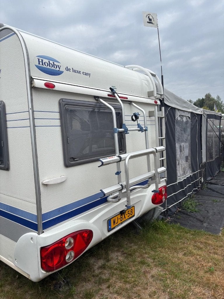 Hobby caravan, Caravans en Kamperen, Caravans, Bedrijf, tot en met 4, 500 - 750 kg, Standaardzit, Hobby, Vast bed, 4 tot 5 meter