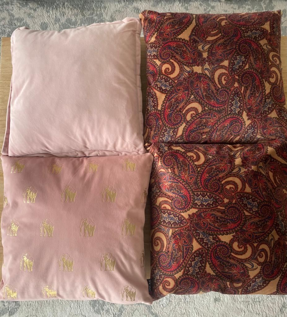 Sierkussens twee bordeaux rood en twee oud roze, Ophalen, Zo goed als nieuw, Vierkant