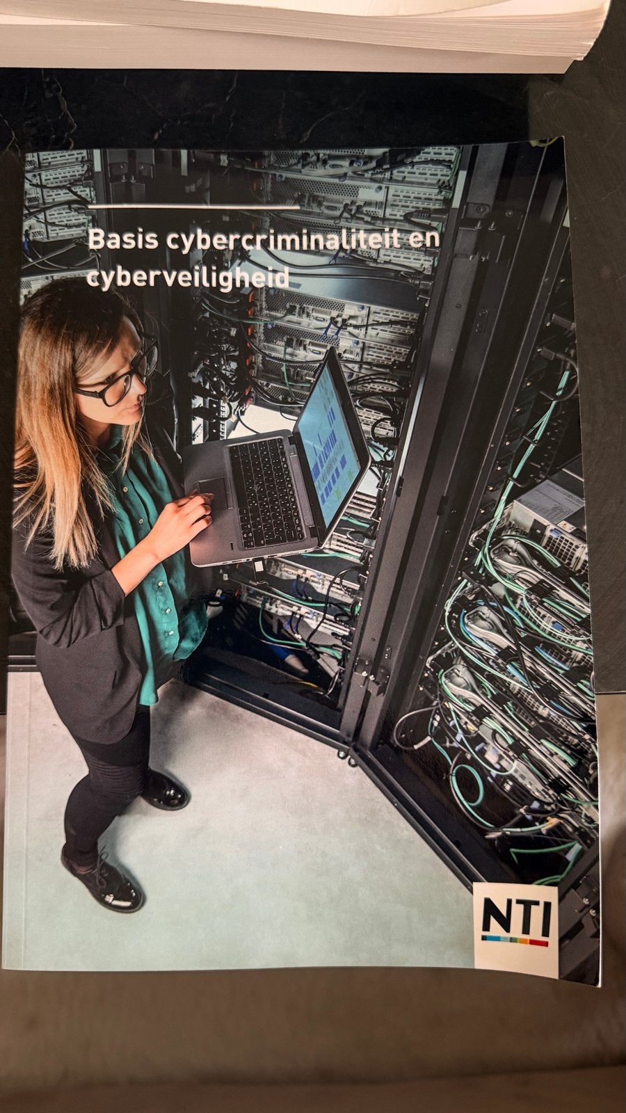 Basis cybercriminaliteit en cyberveiligheid NTI, Ophalen of Verzenden, Beta, Zo goed als nieuw, MBO