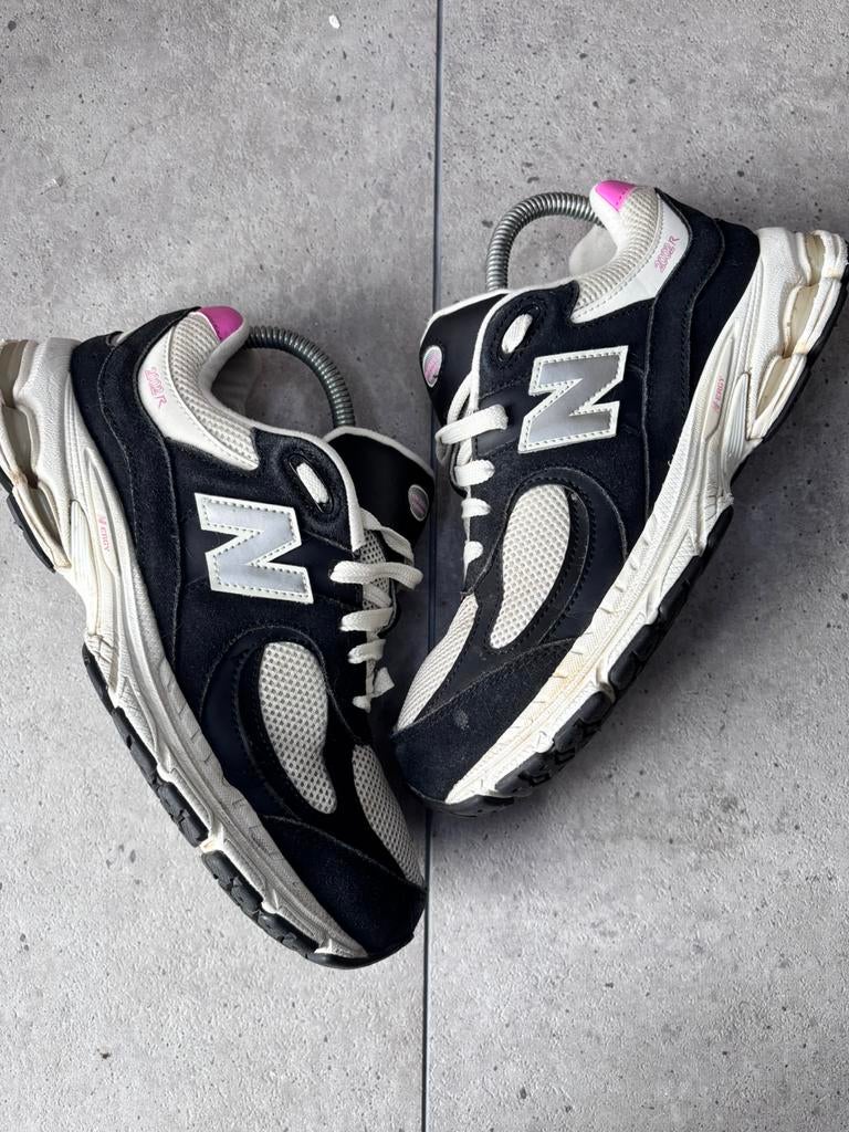 New Balance 2002R Black White Pink 39, Kleding | Dames, Schoenen, Ophalen of Verzenden, Zo goed als nieuw, Zwart, Sneakers of Gympen