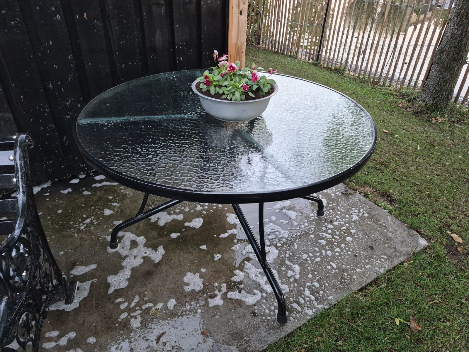 Glazen tuintafel met metalen onderstel, Tuin en Terras, Ophalen, Gebruikt, Rond, Metaal