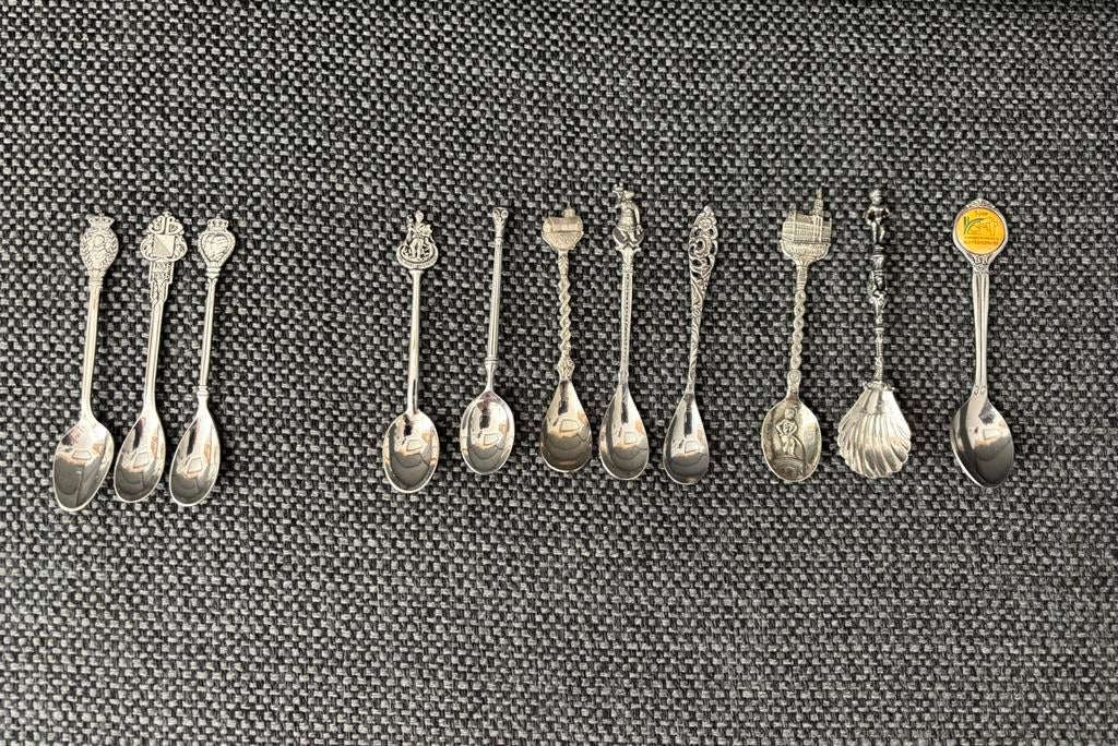11 zilver en verzilverde lepeltjes. Met lepelvaasje, Antiek en Kunst, Ophalen, Zilver