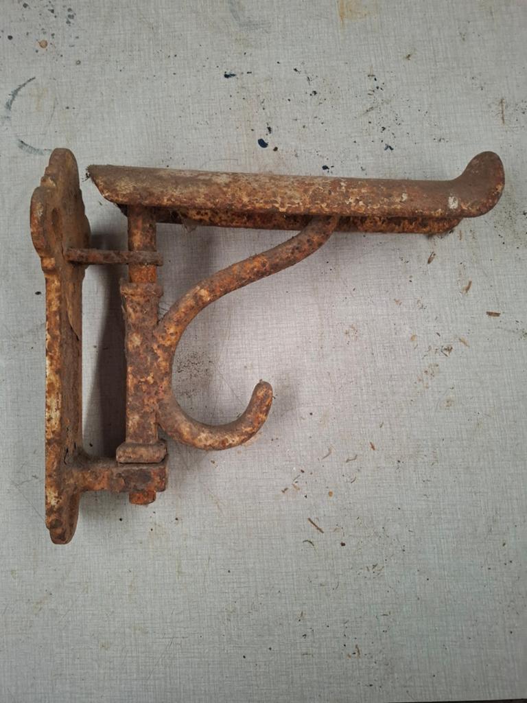 Antieke gietijzeren zadelbeugel wandhaak/beugel, Ophalen