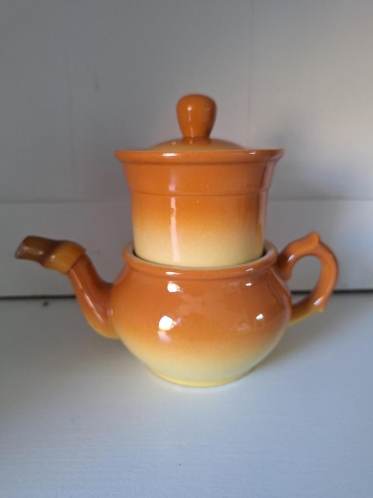 Oud koffiepotje met filter van Petrus Regout, Ophalen