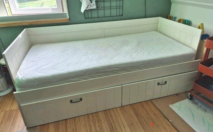 Ikea Slaapbank/Bed met 2 lades - 1 of 2 persoons, Gebruikt, Eenpersoons, Wit, Ophalen of Verzenden