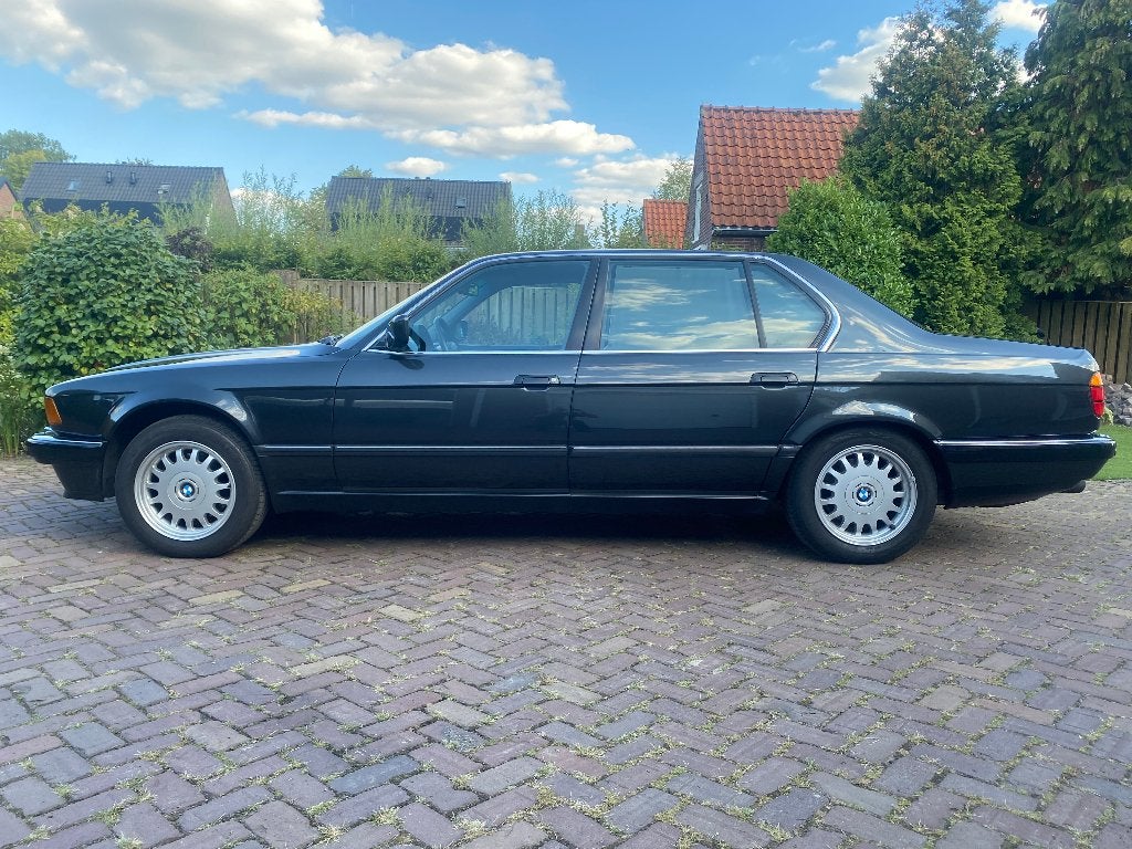 BMW E32 7-Serie 3.4 I 735 L AUT U9 1991 Zwart, Auto's, BMW, 3430 cc, Achterwielaandrijving, Zwart, Zwart