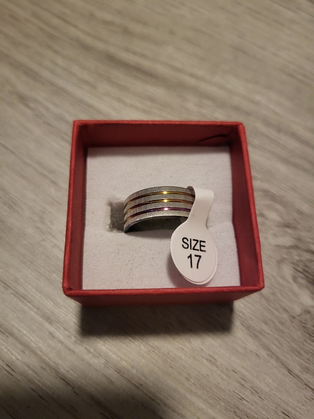 Nieuwe ring, maat 17, zilverkleurig met gouden accenten, IJzer of Staal, Nieuw, Ophalen of Verzenden, 17 tot 18